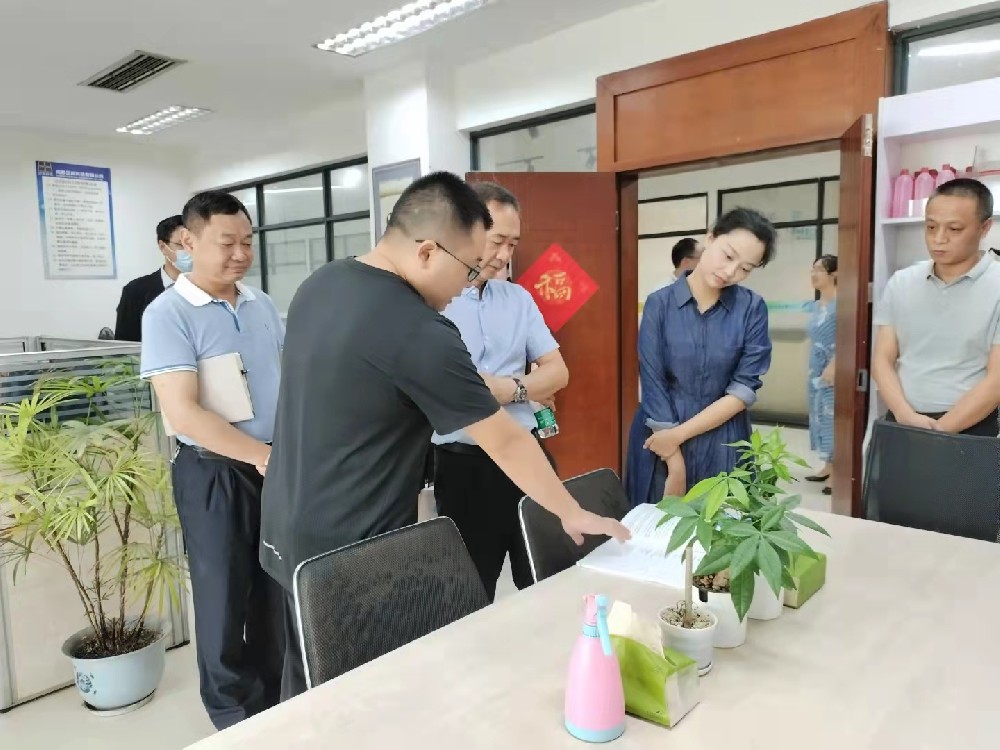 四川省就业局副局长龙树贵莅临见田科技视察指导