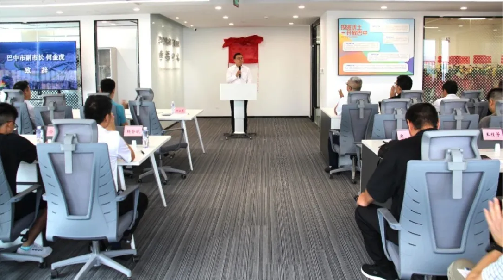 ：匕椭衅笠担ǔ啥迹┬腋Ｖ行母刍闾斓鼗卣娇